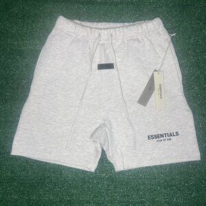 Fear of God Essentials Sweatshort 'Light Oatmeal'